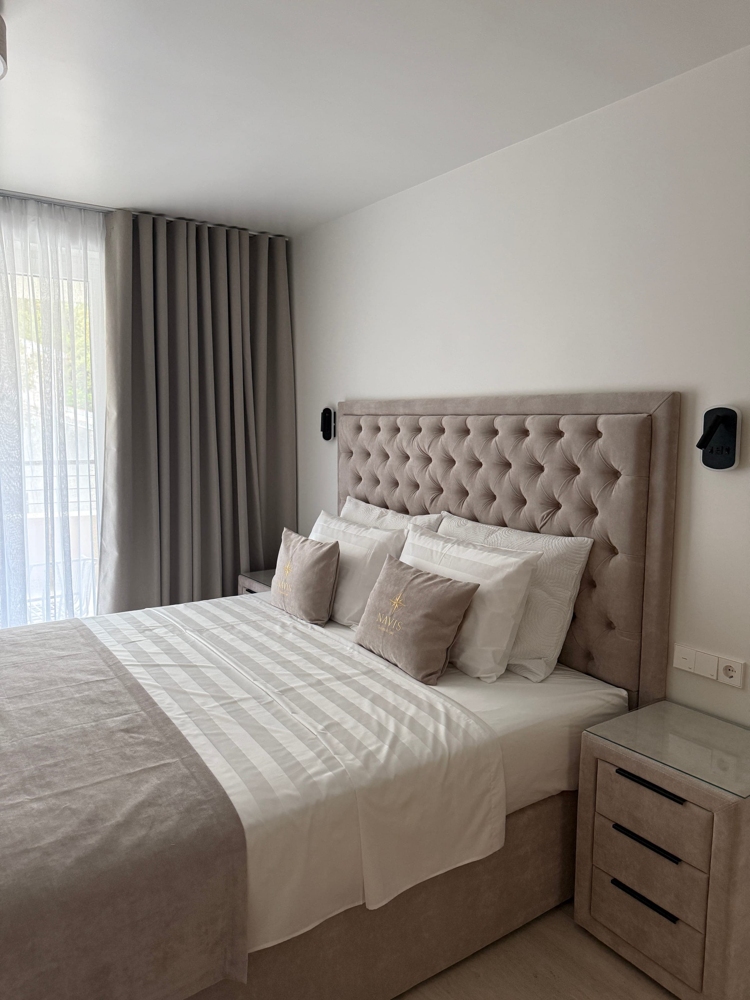 Suite br. 2 – hotelska soba s kupaonicom i pogledom na more
