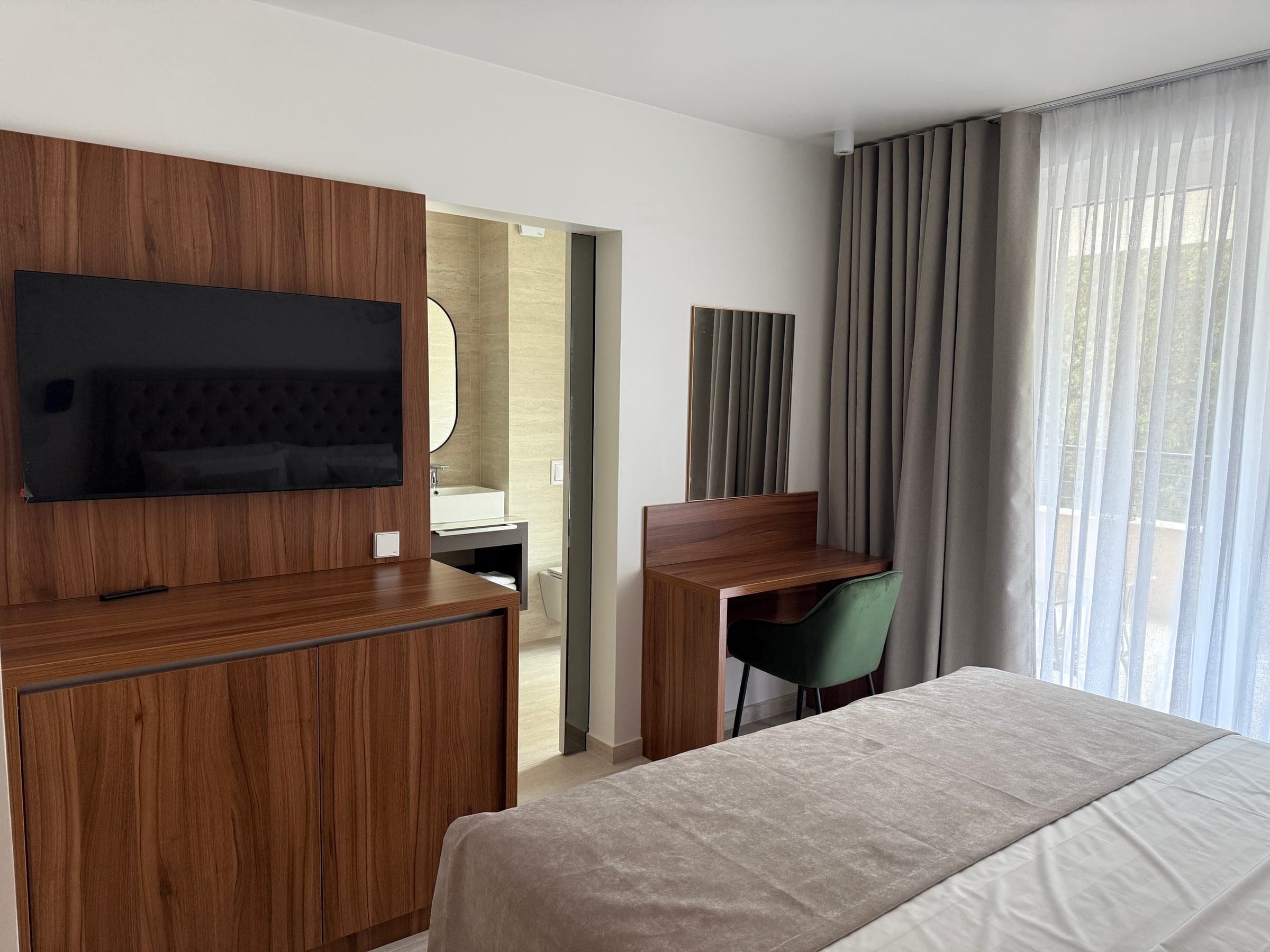 Suite br. 2 – hotelska soba s kupaonicom i pogledom na more