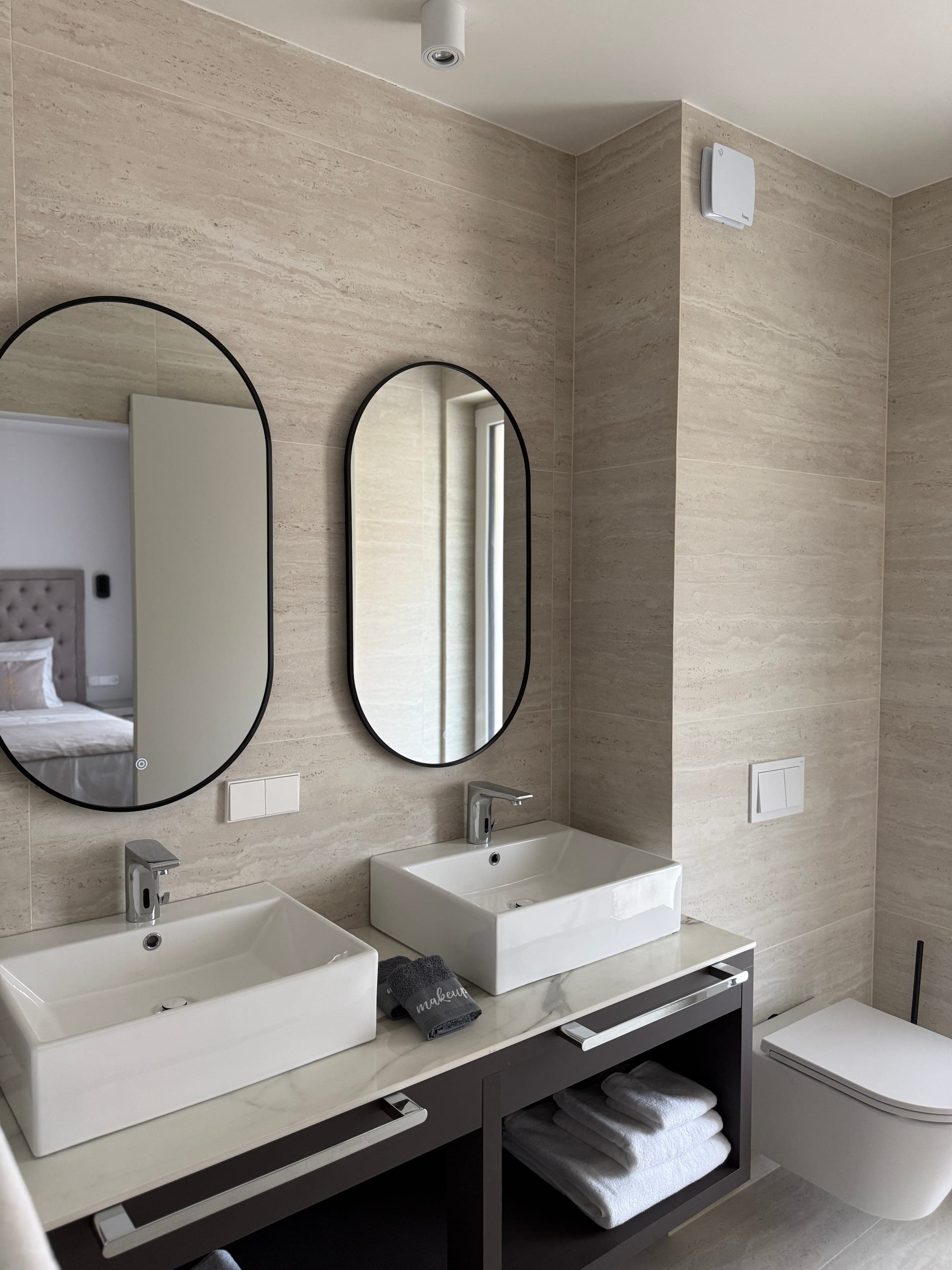 Suite br. 2 – hotelska soba s kupaonicom i pogledom na more