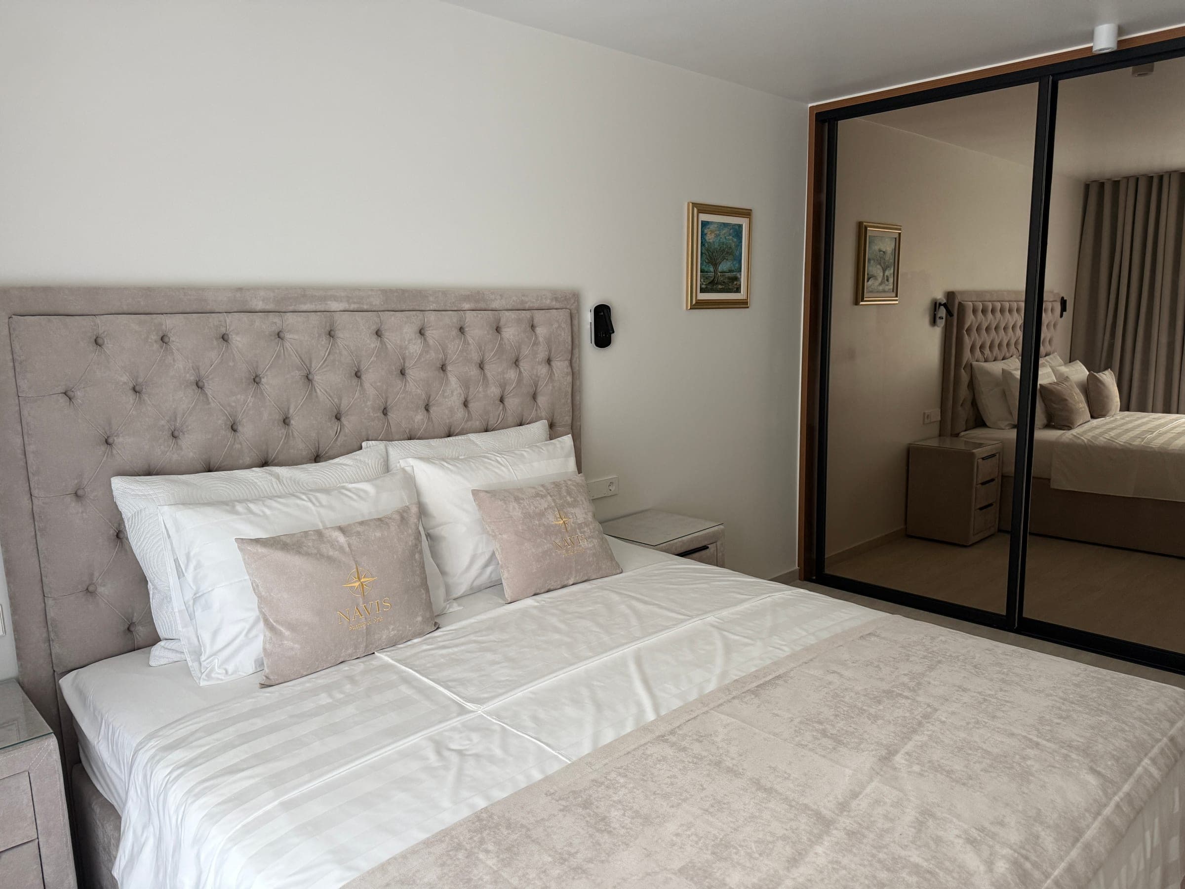 Suite br. 2 – hotelska soba s kupaonicom i pogledom na more