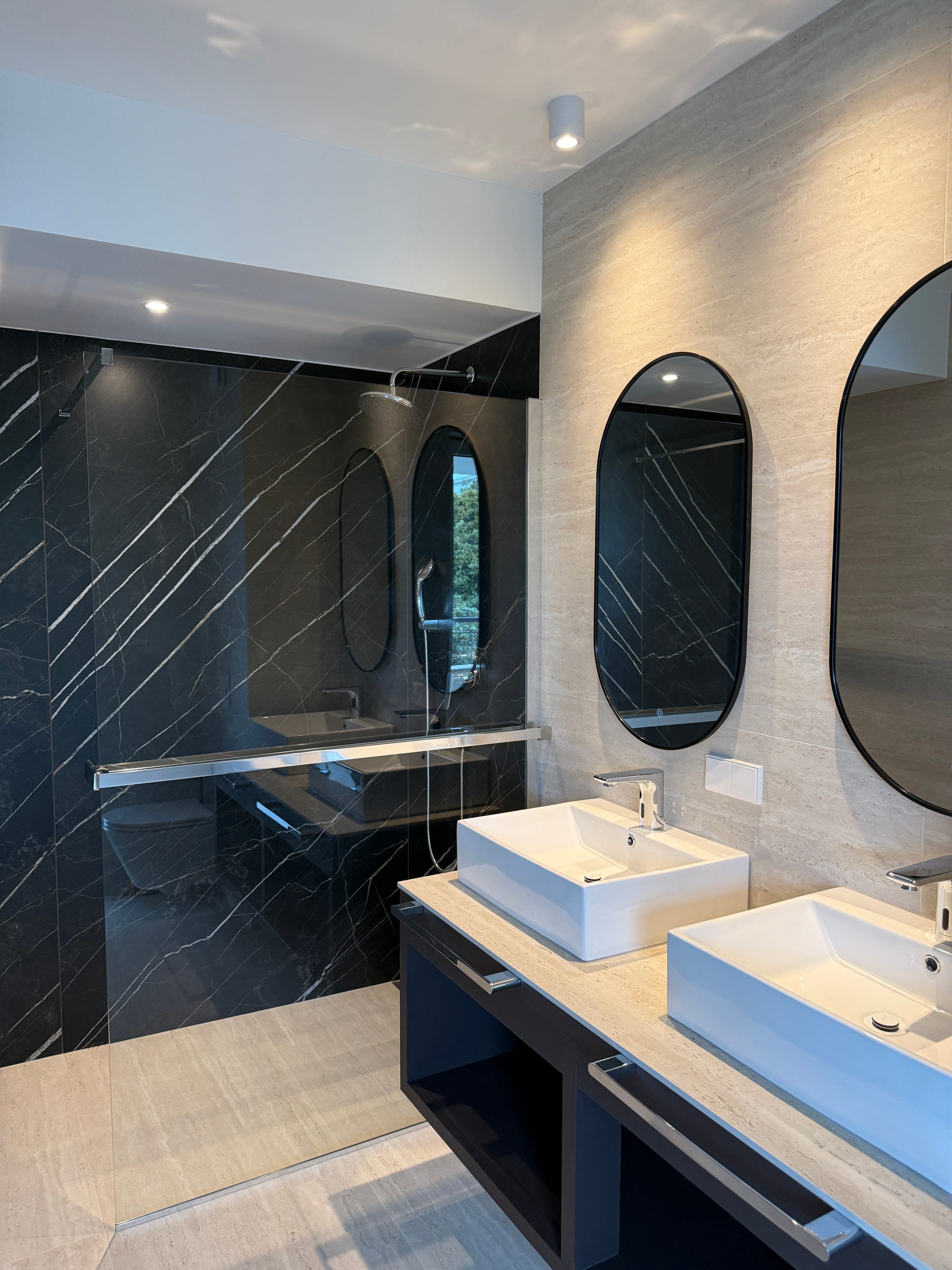 Suite br. 6 – hotelska soba s kupaonicom i pogledom na more