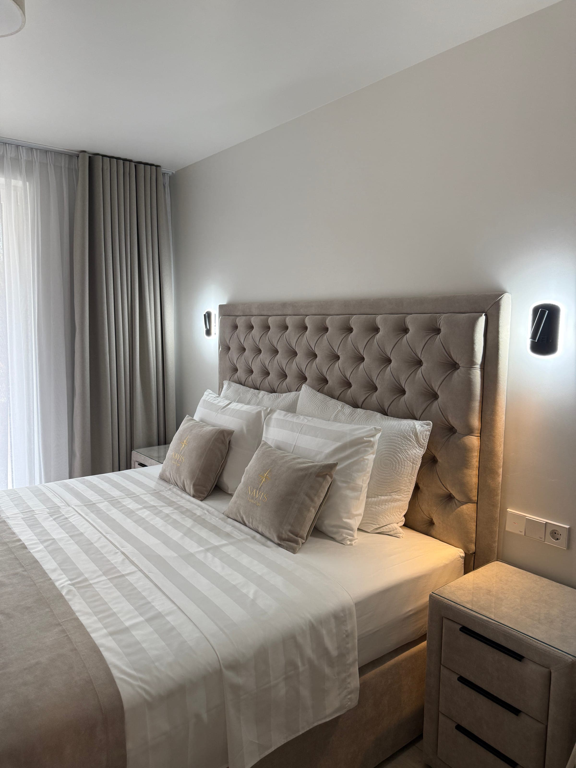 Suite br. 6 – hotelska soba s kupaonicom i pogledom na more